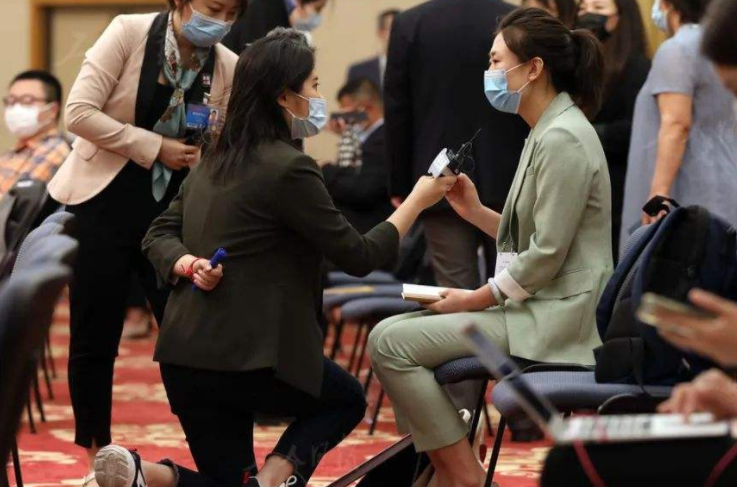 驻阿富汗大使王宇向中资企业和中国驻阿富汗商会发放爱心防疫药品